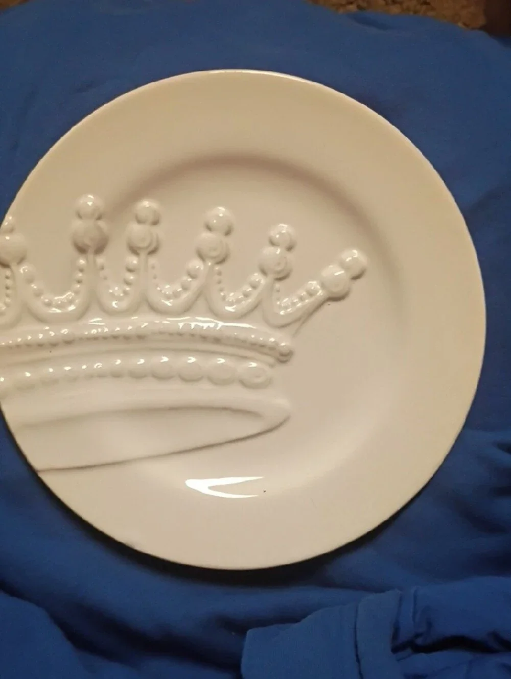 The Royal Standard White Royal Crown Embossed 8-inch Plates, Set of 4
